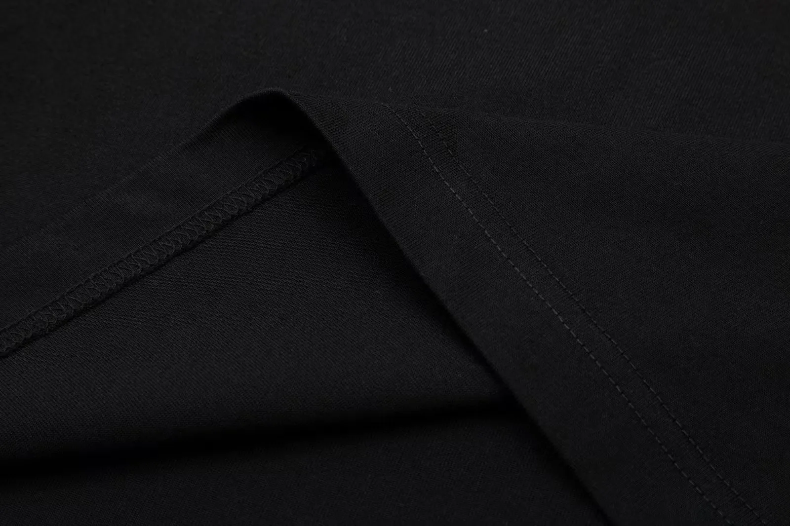 P80✨🔥 [Burberry] 2026FW Year of the Horse Limited Short Sleeve T-shirt War Horse Letters LOGO Print Premium 26s Double Yarn 300 Grams Fabric Heavy Fabric Customized Drawstring Ribbing Same Vail and Dye Three Standards Complete Men and Women Same Style Color: Black White Cyan Size: S M L XL 2XL